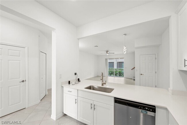 Building Photo - 2827 Blossom Wy