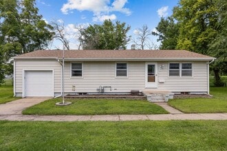 Building Photo - Single Family Home On Convenient, Quiet St...