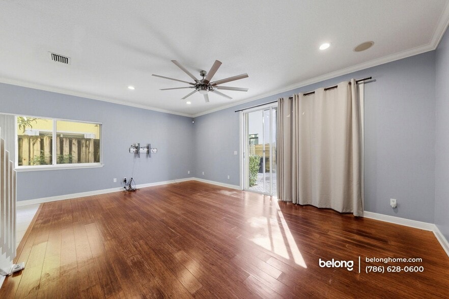 Building Photo - 616 SW 6th St