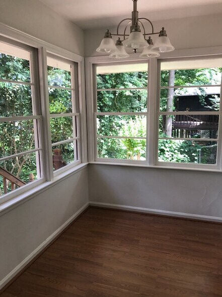 Breakfast area - 633 Clairmont Cir