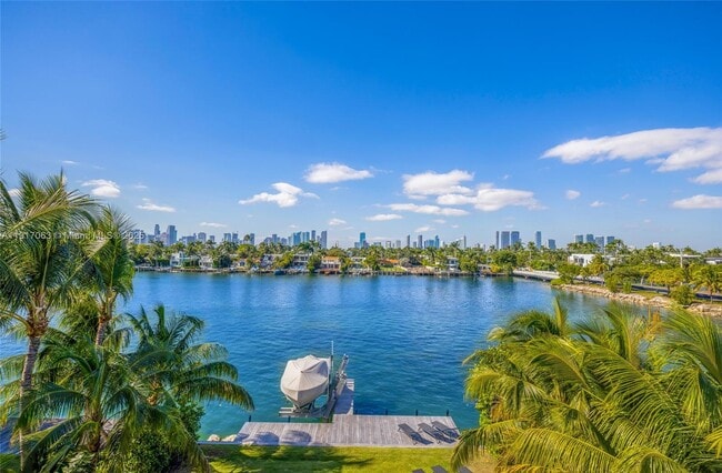 Building Photo - 200 W Rivo Alto Dr