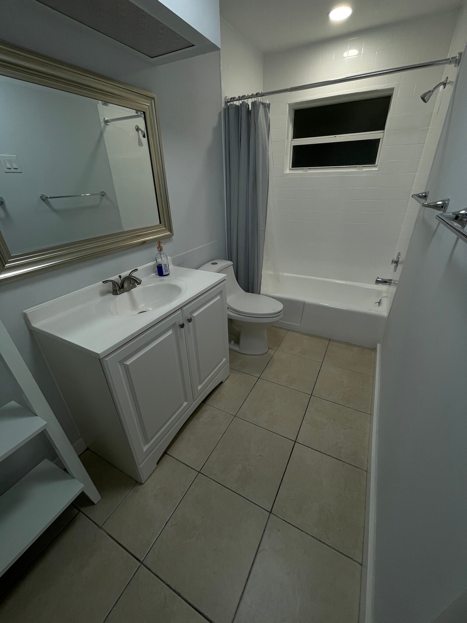 Building Photo - 1350 E Sample Rd