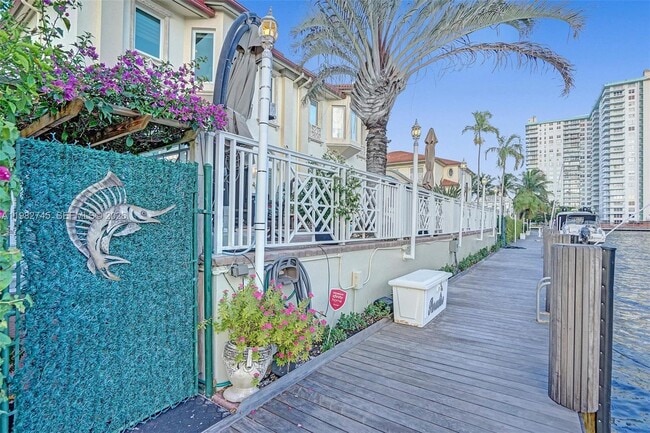 Building Photo - 3942 NE 171 St