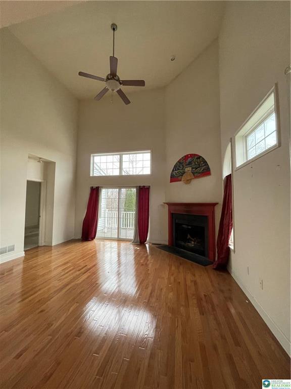 Building Photo - 351 Hawthorn Ln