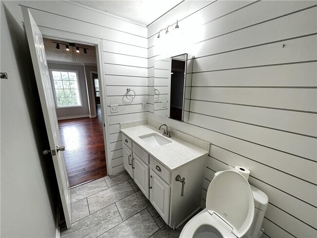 Building Photo - 2258 St Albans Pl