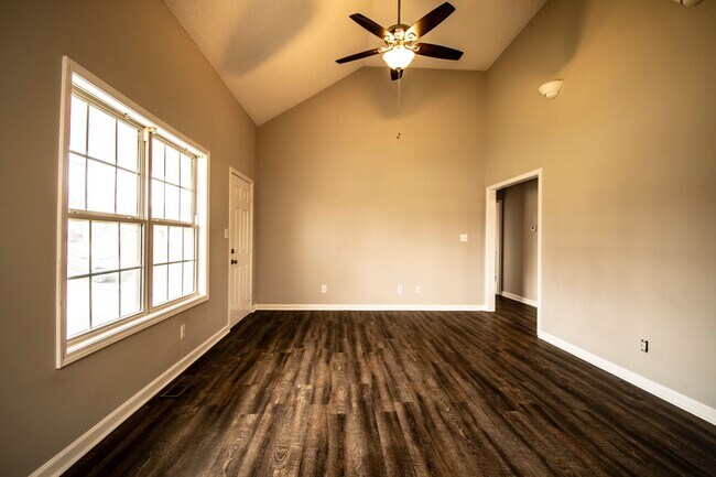 Building Photo - 3 Bedroom Pet Friendly Home For Rent In St...