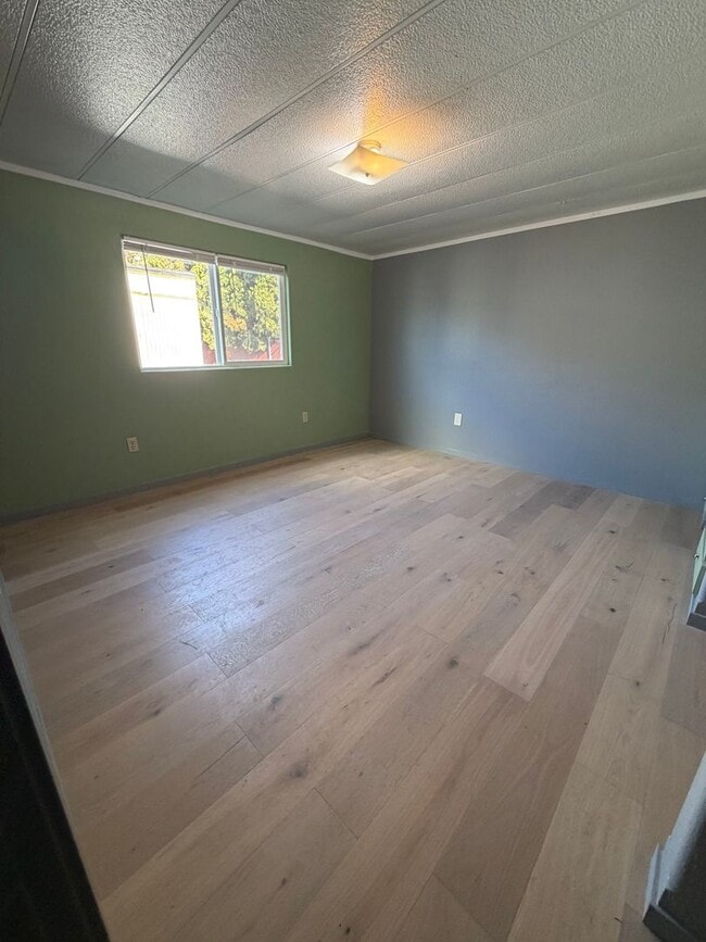 Building Photo - Newly Remodeled Manufactured Home