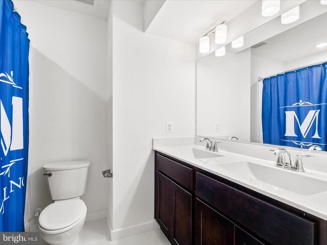 Building Photo - 404 Waverley Dr