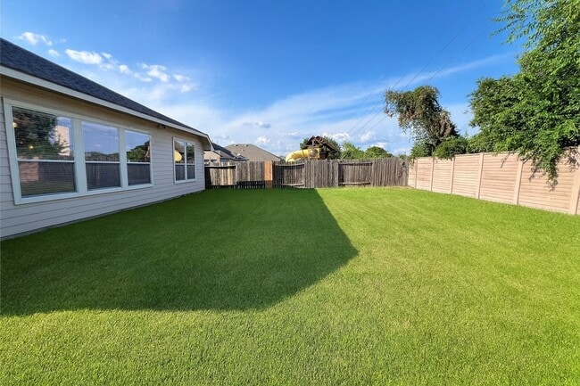 Building Photo - 23247 Dewflower Dr