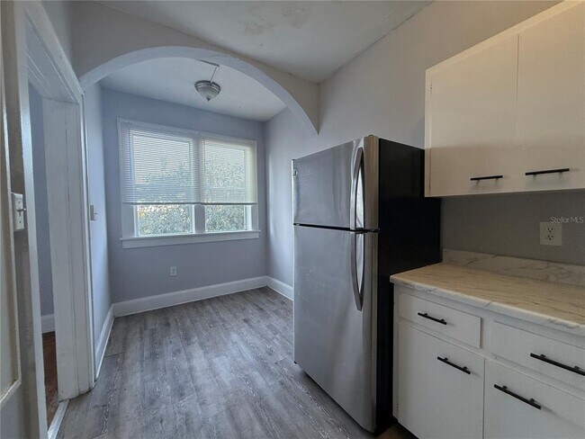 Building Photo - 730 W Central Ave