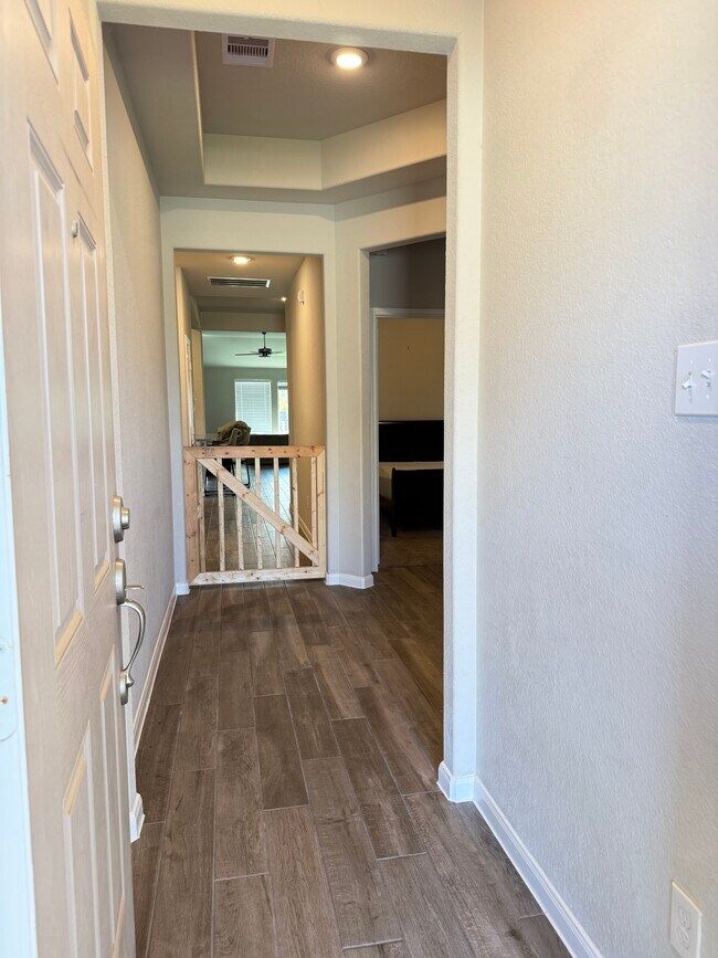 Building Photo - 5214 Yellow Rays Trl