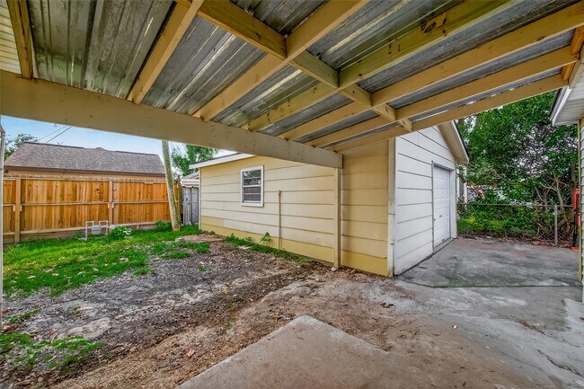 Building Photo - 6741 Feldspar St