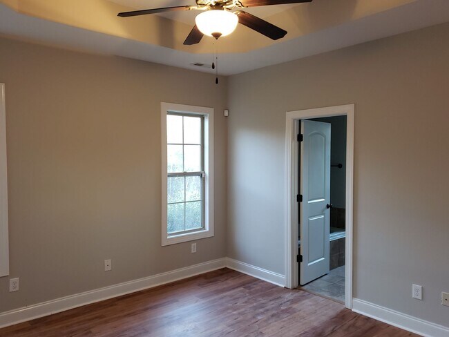 Building Photo - RENT SPECIAL ~ COMPASS POINTE ~