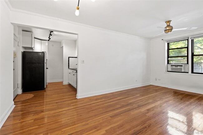 Building Photo - 102-32 65th Ave
