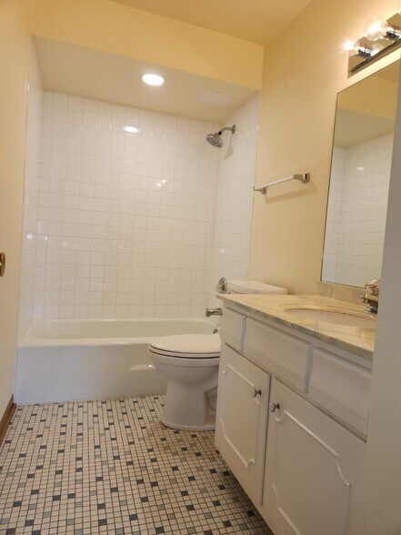 Full Bath - 8808 45th Pl
