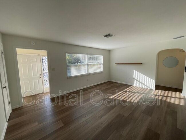 Building Photo - 1609 San Mateo Dr