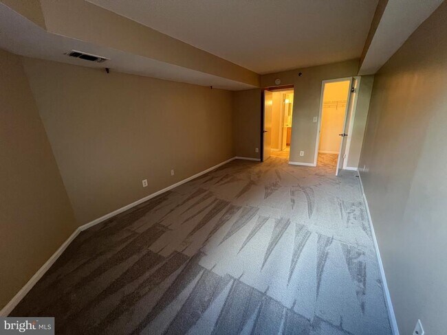 Building Photo - 1024 N Utah St