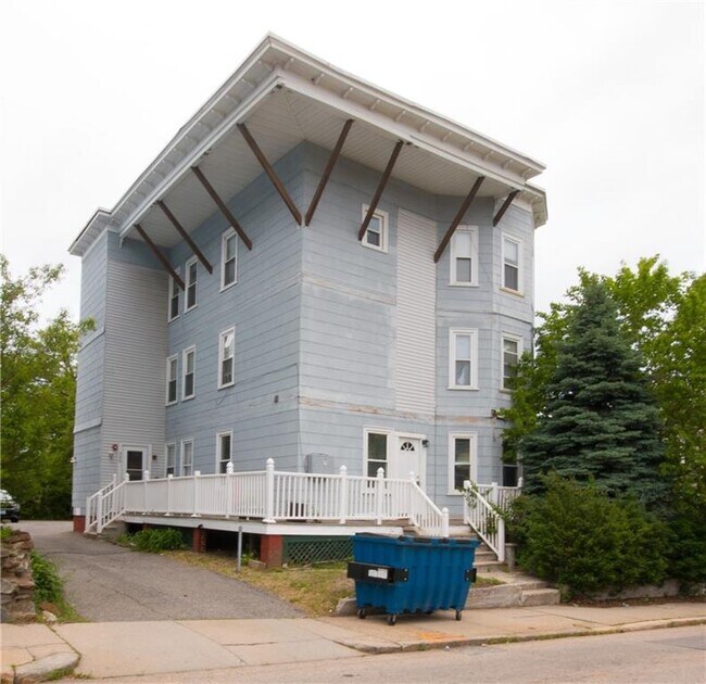 Building Photo - 420 Elm St