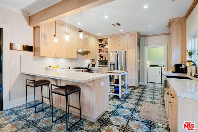 Building Photo - 4033 Glenalbyn Dr