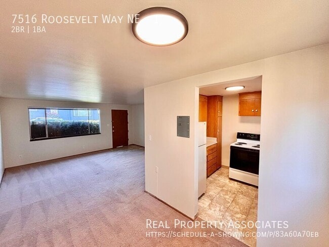 Building Photo - 7516 Roosevelt Way NE