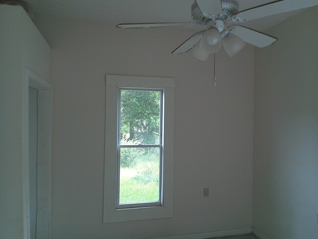 Building Photo - **UPCOMING**4 bedroom / 2 bathroom Home fo...