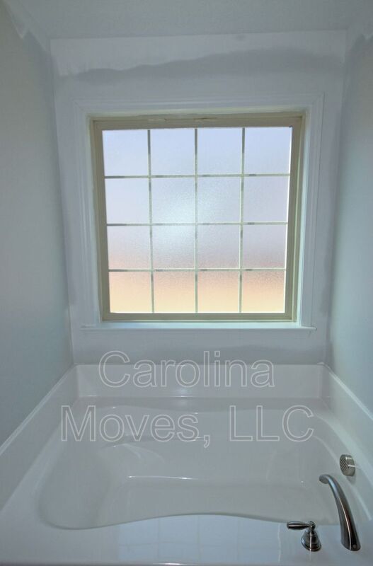 Building Photo - 423 Peaksview Dr