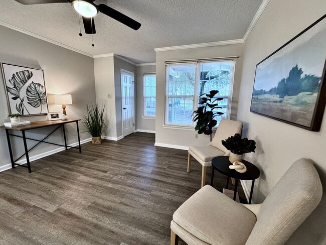 Building Photo - REDUCED PRICE! Updated 1st Floor/1-Level Condo Ready NOW! Includes Water, Sewer, Trash, Landscapi...