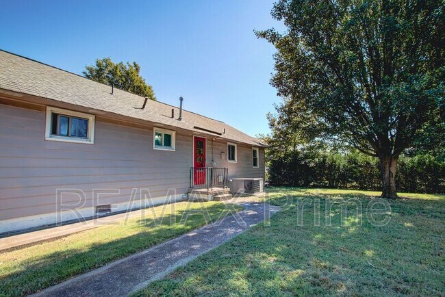 Building Photo - 321 Patrician Dr