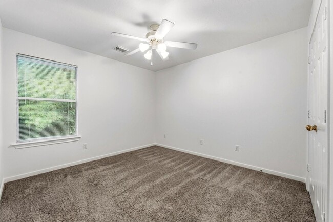Building Photo - 103 Ledgestone Pl