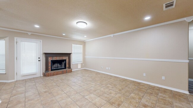 Building Photo - PRICE IMPROVEMENT ONLY $2,195 for OVER 1 A...