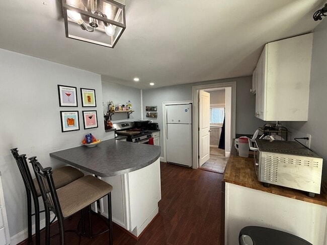Building Photo - 189 W Sixth Street Unit