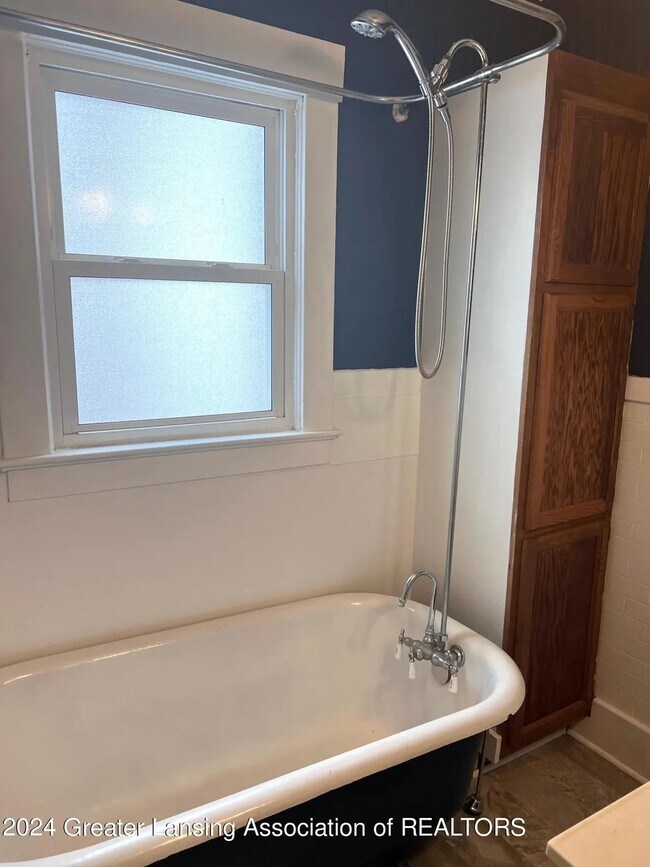 Bathroom - 318 N Francis Ave
