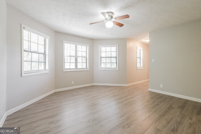Building Photo - 2127 Atkinson Ln