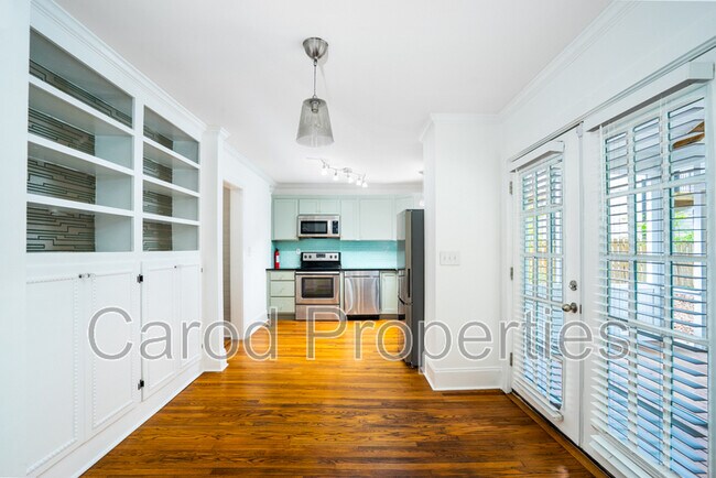 Building Photo - 3338 Eastway Dr