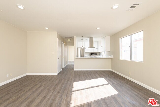 Building Photo - 1522 N Harvard Blvd