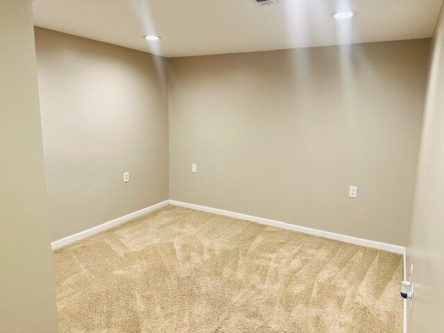 Building Photo - 224 Glenlake Dr