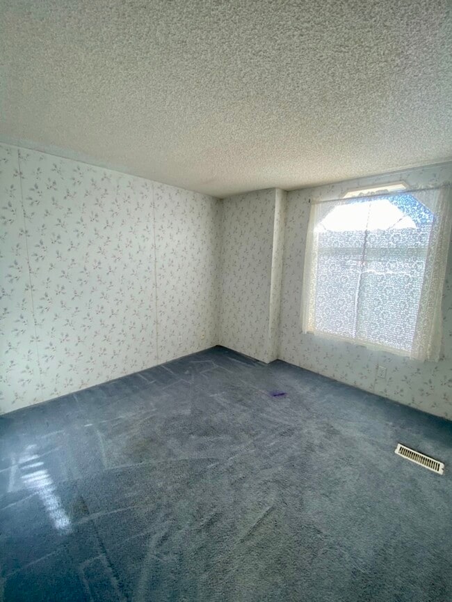 Building Photo - 251 3rd St