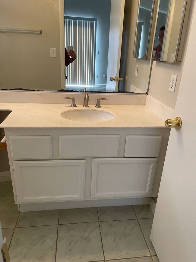 Building Photo - 2 bedroom 2 bath house near Desert Shores/ Available 4/1/2026