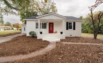 Building Photo - Newly renovated single family home!