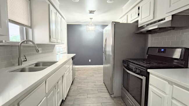 Building Photo - 984 NW 5th St