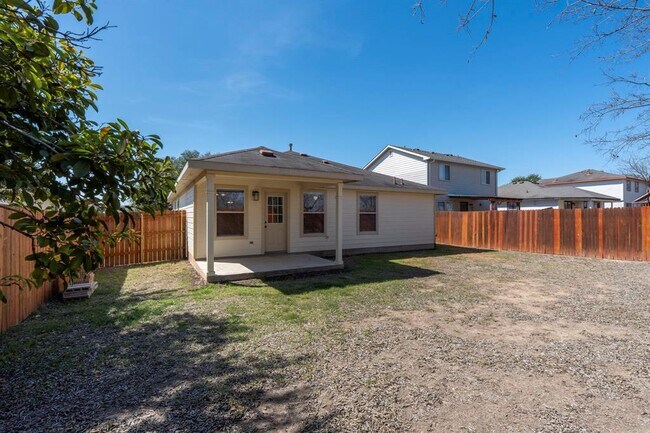 Building Photo - 164 Pearl Lake Dr