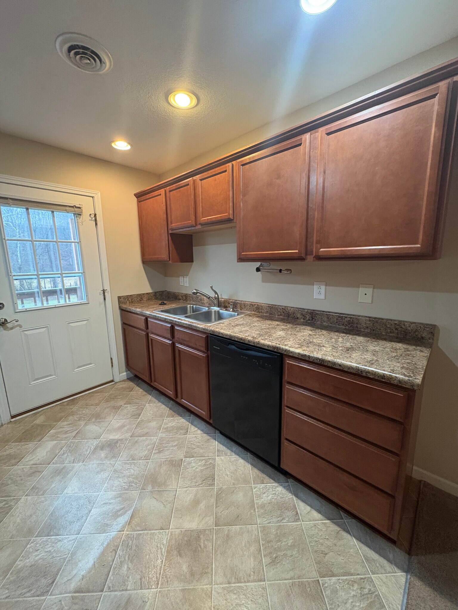 Building Photo - 2108 Pleasant View Dr