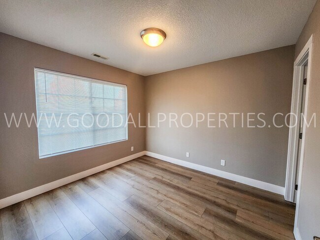 Building Photo - Fully remodeled 3 bedroom home in Waukee w...