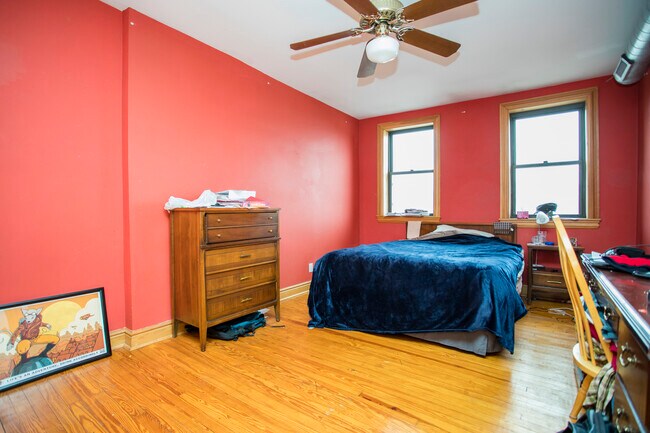 Building Photo - 421 E Carson St