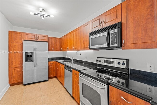 Building Photo - 401 69th St