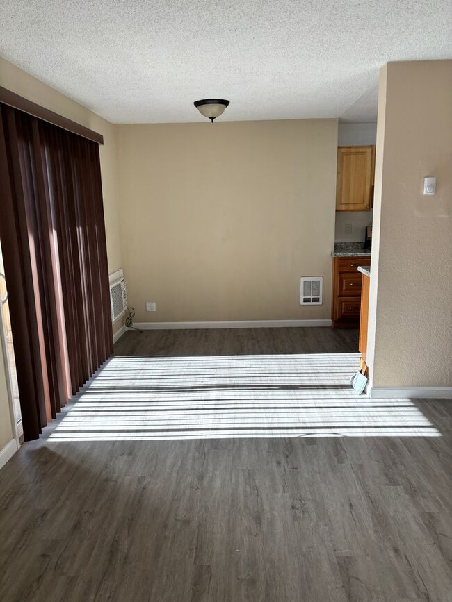 Building Photo - MOVE IN SPECIAL - 1/2 OFF THE 1ST MONTH RENT FOR THIS SUPER CUTE UNIT- RECENTLY REMODELED - ONLY ...