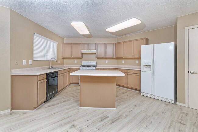 Building Photo - I-40 freeway access nearby. Couple blocks ...