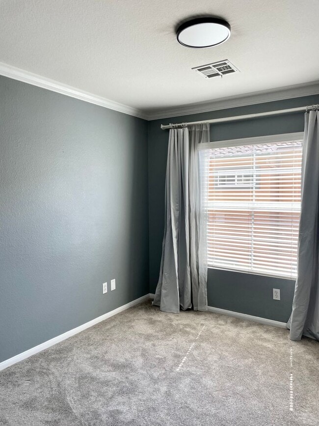 Building Photo - Contemporary Condo in Mission Valley