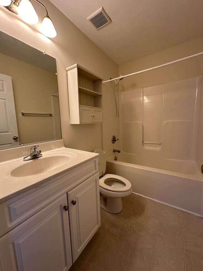 Building Photo - End Unit Townhome for Rent in Grottoes