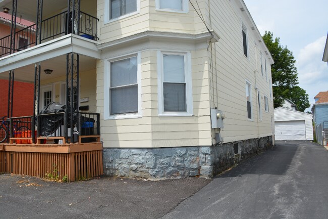 Building Photo - 1654 Miller St